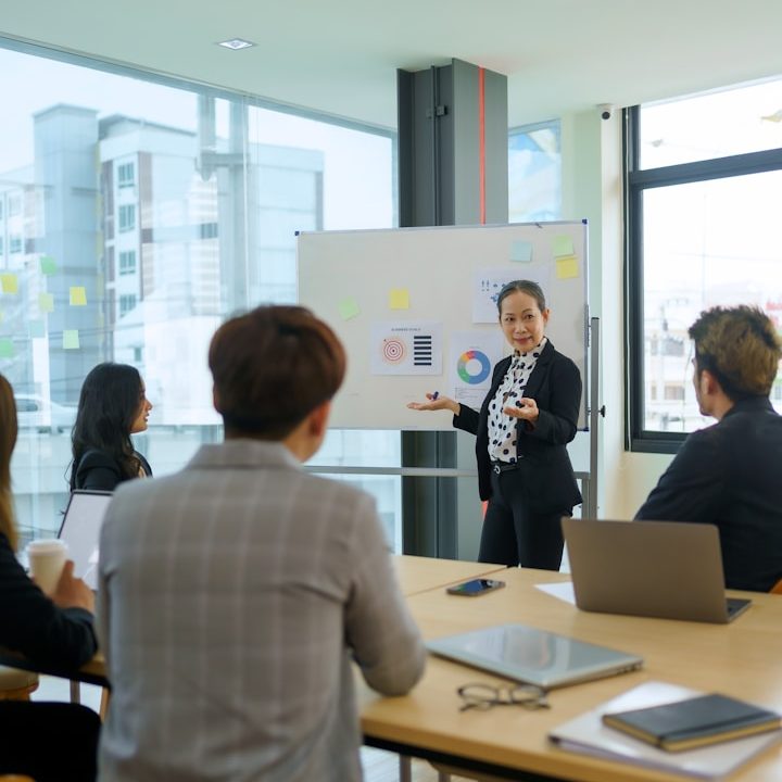 OMEXA energía es tu comercializadora barata, gestores energéticos de luz y gas para particulares, PYMES o empresas, comunidades de vecinos, 